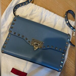 Valentino Garavani Rockstud Leather Crossbody Bag – Light Blue